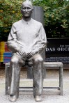  "Bertolt Brecht  in front of his theater", de Martin aka Maha