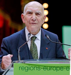 Stéphane Hessel at Europe Écologie's closing rally of the 2010 French regional elections campaign at the Cirque d'hiver, Paris.