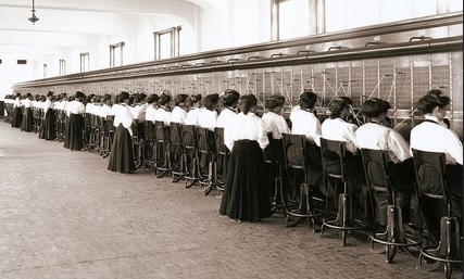 "Telephone Switchboard Operators" (1914), Reynermedia, Flickr