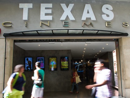 Façana Cinemes Texas, de Laura Aragó, ara.cat