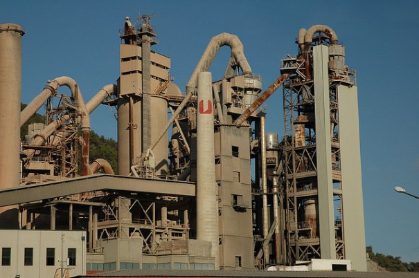 Fàbrica de ciment a Vallcarca, de Joan GGK, al Flickr, http://www.flickr.com/photos/122/2789071782/