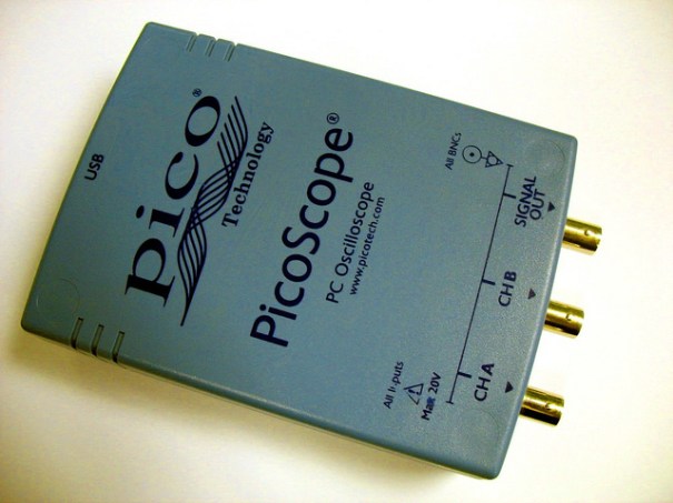 "PicoScope 2203 front", d'Uwe Hermann, Flickr