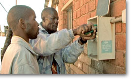 Bongani Lubisi reconnectant la llum, de la web oficial de la pel·lícula