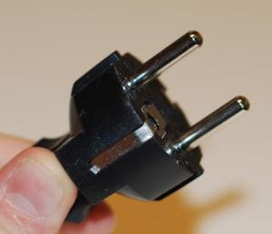 Adaptació d' "AC power plug/socket", d'espensorvik, Flickr
