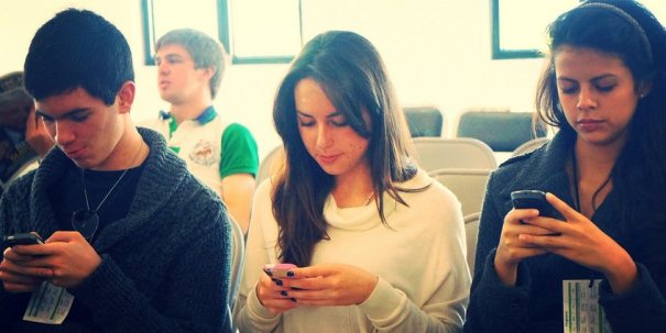 "Smartphones", Esther Vargas, Flickr