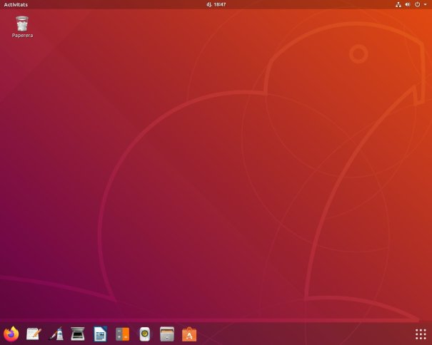 Escriptori de l'Ubuntu 18.04.3 LTS amb acoblador a baix